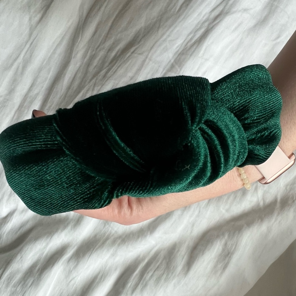 NWOT stunning green velvet Lele classic headband